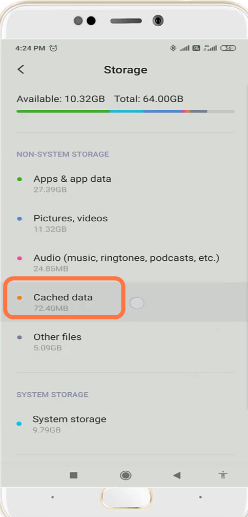 Once there, you have to tap on Cached data. 